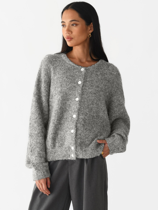 Elegant Women’s Long Sleeve Knit Cardigan – Soft Cashmere Blend Button-Down Sweater for Autumn & Winter